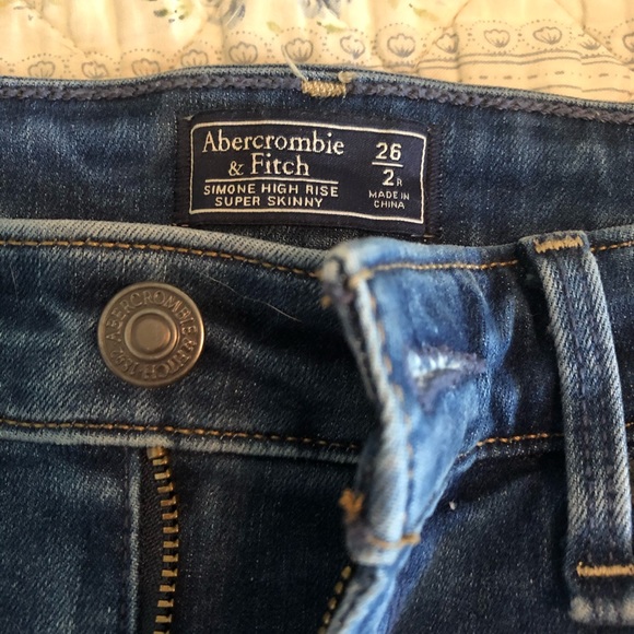 Abercrombie High-Waisted Jeans - Picture 3 of 3